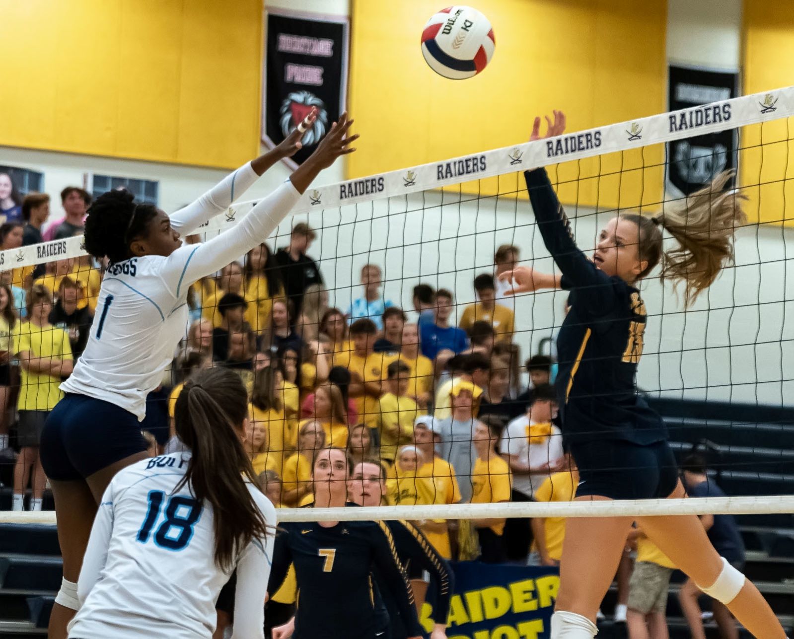 LC v SB volley_10.jpg